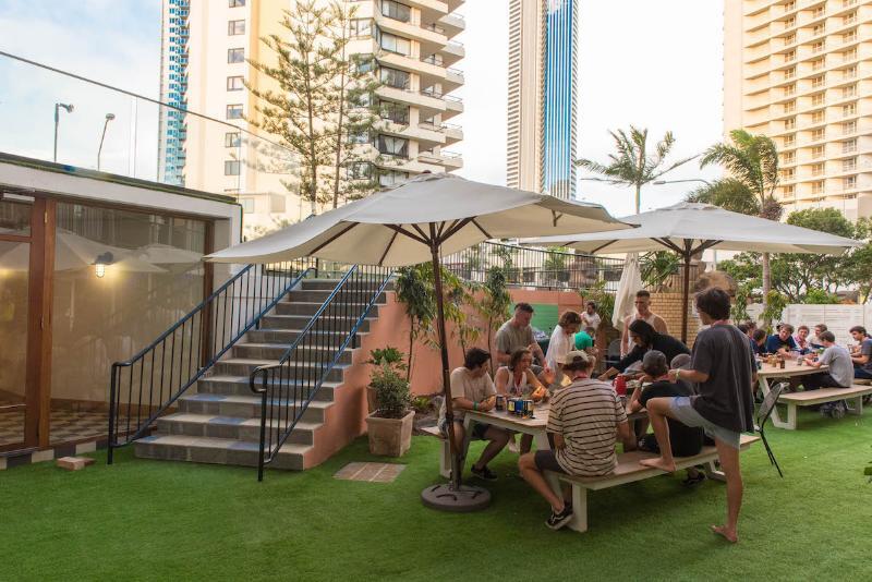 BUNK SURFERS PARADISE INTERNATIONAL BACKPACKER HOSTEL (ADULTS ONLY) GOLD  COAST 2* (Austrália) - de R$ 177